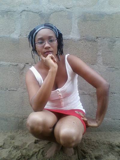 Isabelle 33 Jahre Cocody Elfenbeinküste