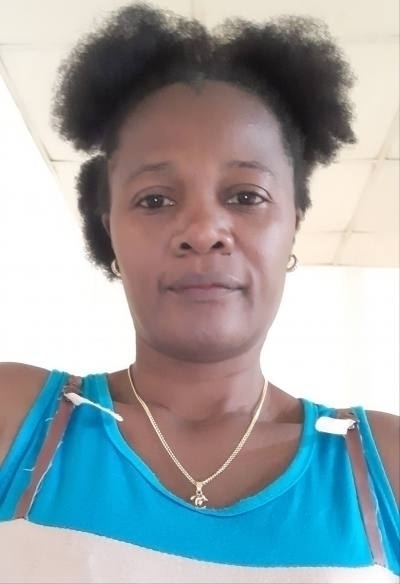 Monique 43 Jahre Sambava Madagaskar