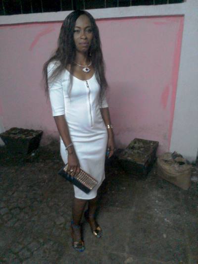 Linda 39 Jahre Douala Kamerun