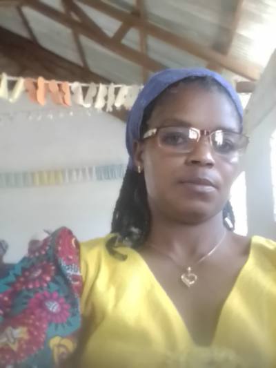 Benjamine 31 Jahre Mbalmayo  Kamerun