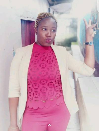 Reine 26 years YaoundÉ  Cameroun