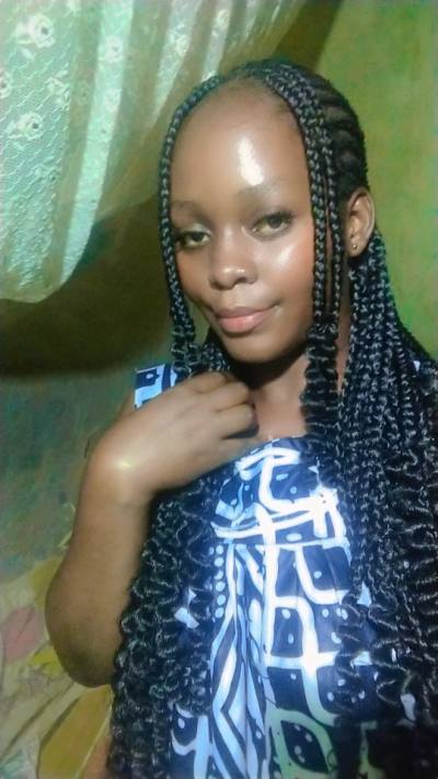 Lynda 27 ans Ubaine  Cameroun