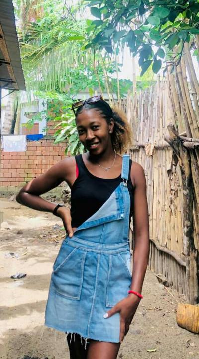 Lovasoa 29 ans Sambava Madagascar