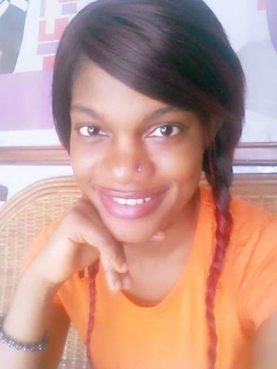 Emilie 35 Jahre Yaounde Kamerun