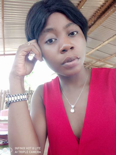 Michelle  28 Jahre Yaoundé Kamerun