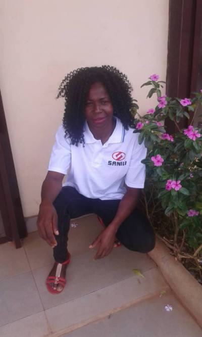 Suzy 40 ans Yaoundé  Cameroun