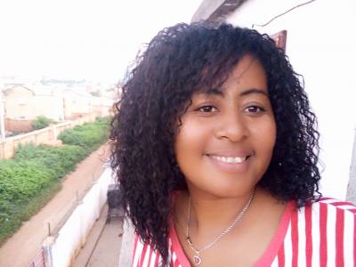 Hanitra 37 ans Moramanga Madagascar