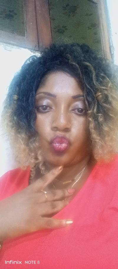 Aline 39 ans Yaoundé Cameroun