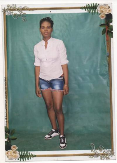 Michline 28 ans Mbalmayop Cameroun