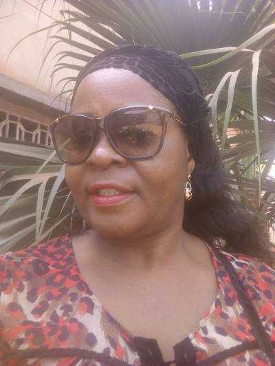 Anne  59 Jahre Yaoundé Kamerun