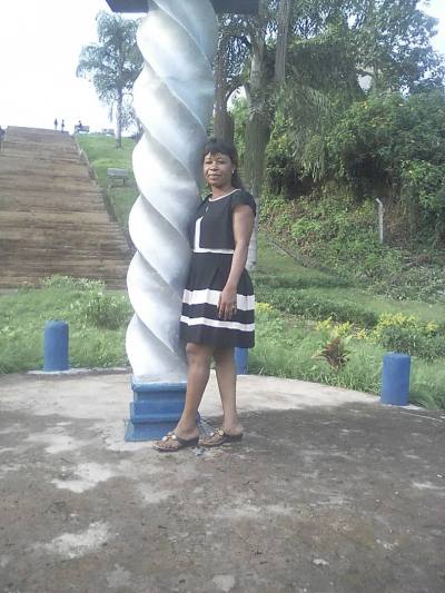 Josiane 35 ans Yaoundé Cameroun