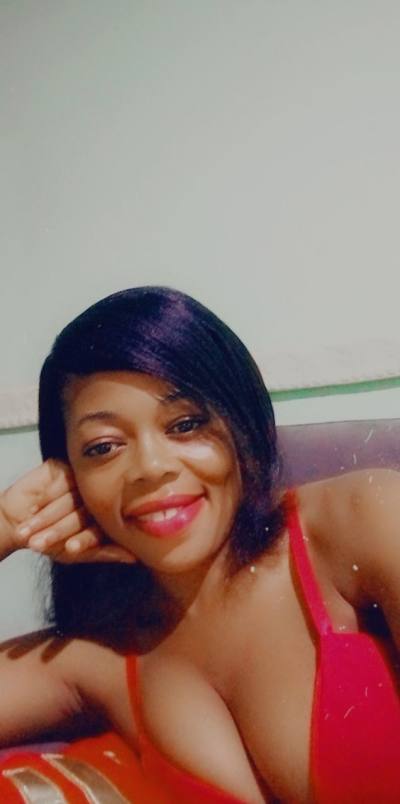Marie 32 Jahre Yaoundé 4 Kamerun