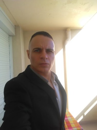 Mickael 35 ans Angers France