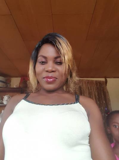 Rebecca 31 ans Yaoundé Cameroun