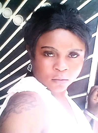 Sylvie 33 Jahre Douala  Kamerun
