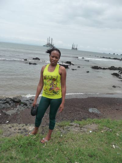 Martine 37 Jahre Centre Kamerun
