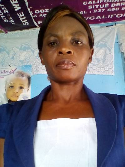 Marie 51 Jahre Douala Kamerun