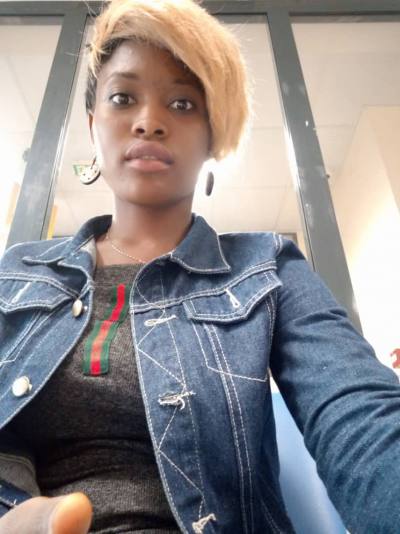 Corine 26 ans Douala Cameroun
