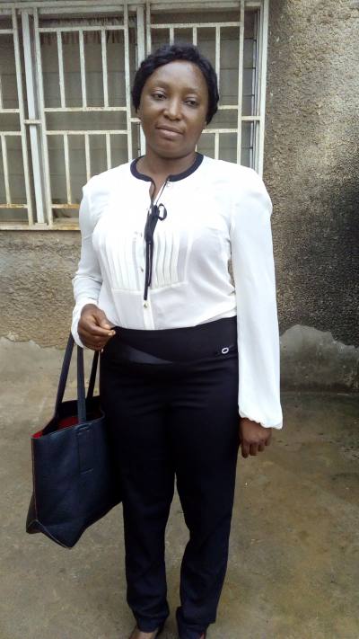 Josiane 44 Jahre Yaoundé  Kamerun