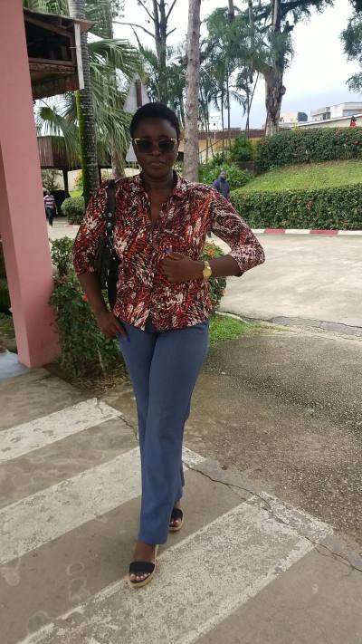 Coretta 27 ans Douala 3ème  Cameroun