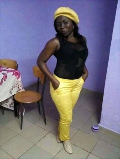 Laure 38 years Douala Cameroon