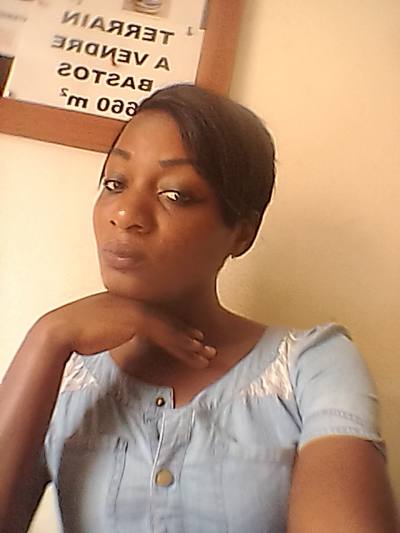 Yvette 31 Jahre Yaounde Kamerun