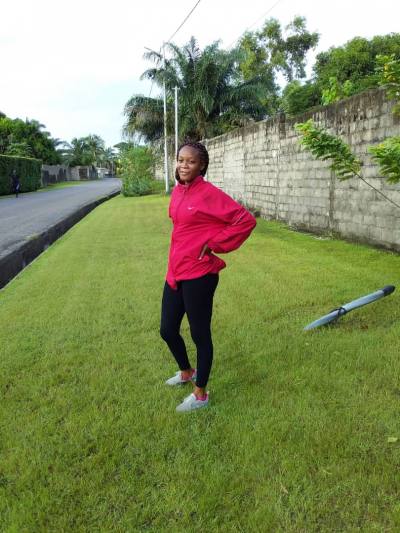 Sarah 32 years Libreville  Gabon