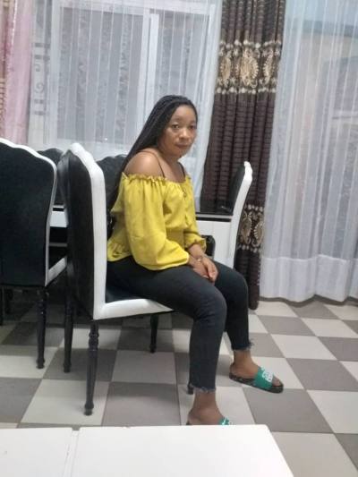 Marie 42 Jahre Yaoundé Cameroun