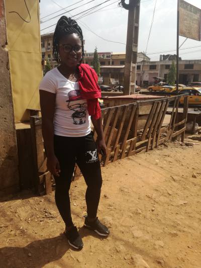 Eveline 27 ans Yaounde1 Cameroun