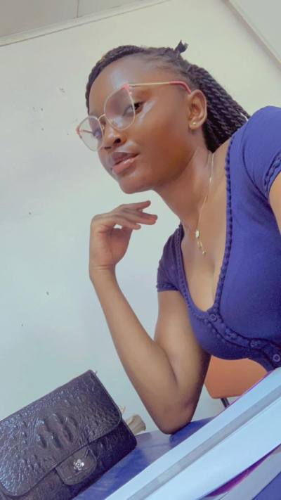Marie 22 ans Bertoua Cameroun