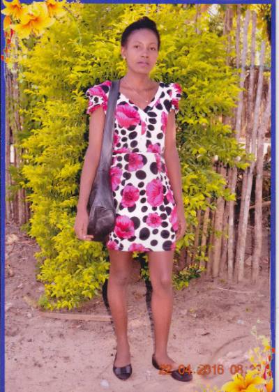 Stephanie 35 years Sambava Madagascar