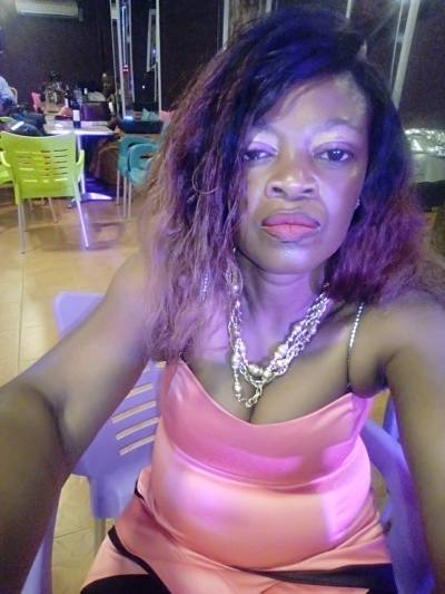 Viviane 46 Jahre Yaoundé Kamerun