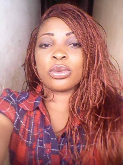 Madeleine 32 Jahre Yaoundé Kamerun