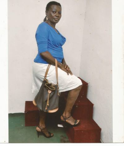 Laure 55 Jahre Yaounde Kamerun
