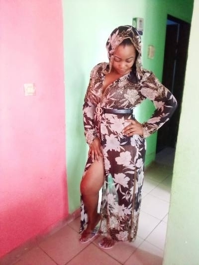 Carole menye 30 ans Yaoundé Cameroun