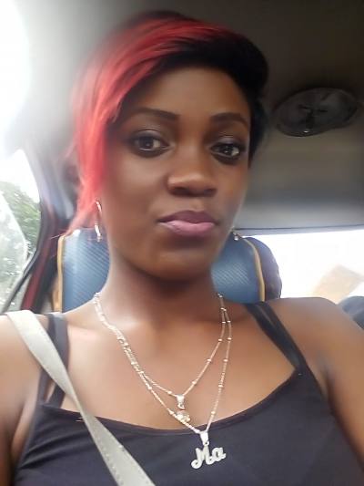 Linda 31 Jahre Yaoundé Kamerun