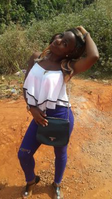 Elyse 26 ans Akonolinga Cameroun