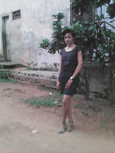 Henriette 37 years Yaoundé Cameroon