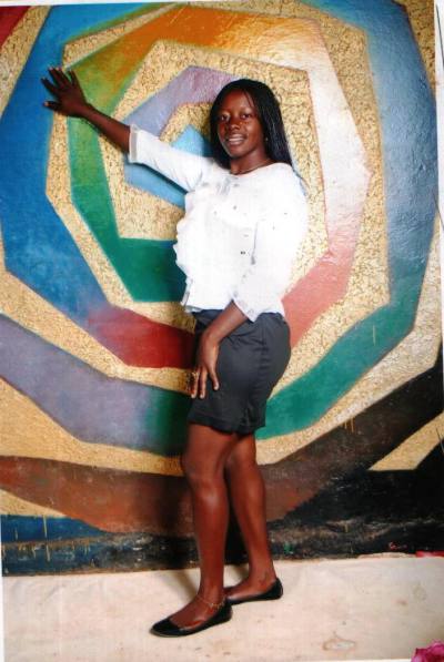 Laure 34 ans Mbalmayo Cameroun