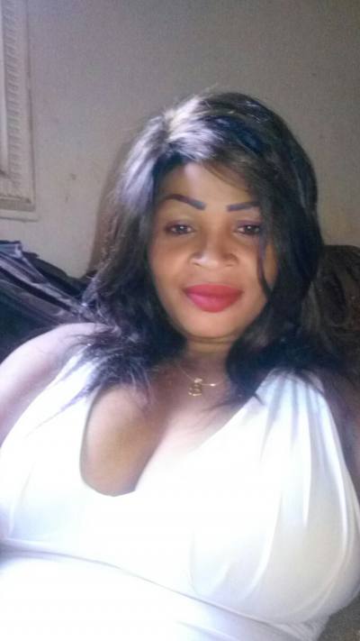 Marie 37 Jahre Douala Kamerun
