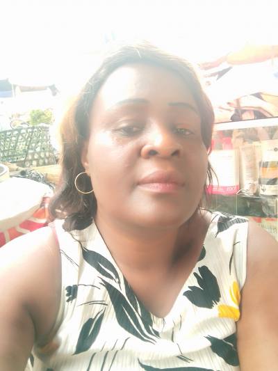Jacqueline 52 Jahre Yaoundé Kamerun
