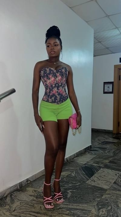 Daniella 26 Jahre Asaba Nigeria