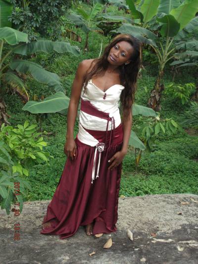 Nina 36 Jahre Mbalmayo Kamerun