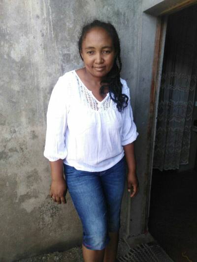 Aurelie 36 years Antalaha Madagascar