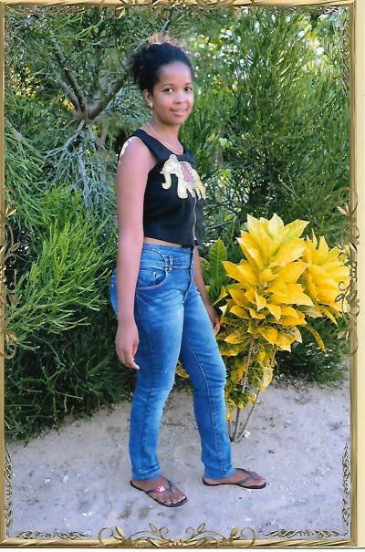 Larissia 27 ans Vohémar Madagascar