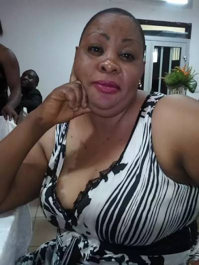 Nina 43 Jahre Yaounde Kamerun