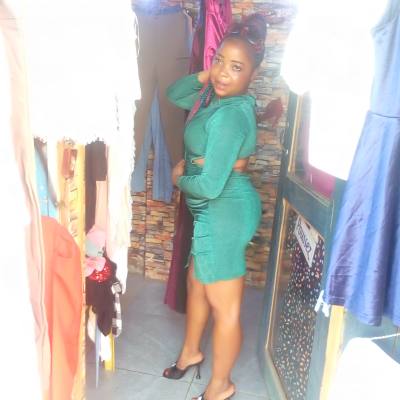 Angeline 27 ans Yaoundé Cameroun