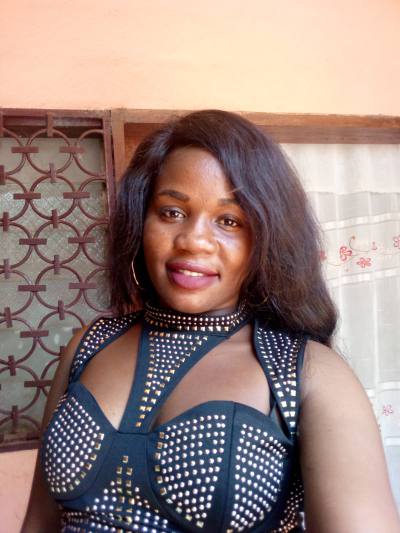 Agnes 35 Jahre Yaoundé Kamerun
