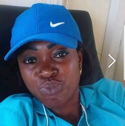 Stella  40 ans Kribi Cameroun