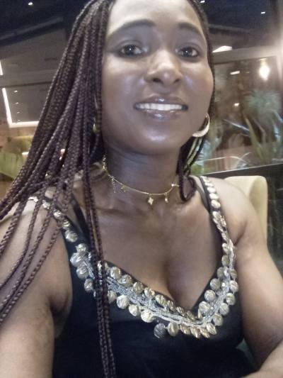 Joelle 31 Jahre Ivoirienne Marokko